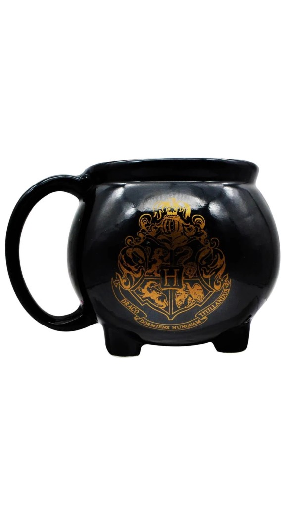 CANECA FORMATO 3D 500ML CALDEIRÃO HOGWARTS ZONACRIATIVA